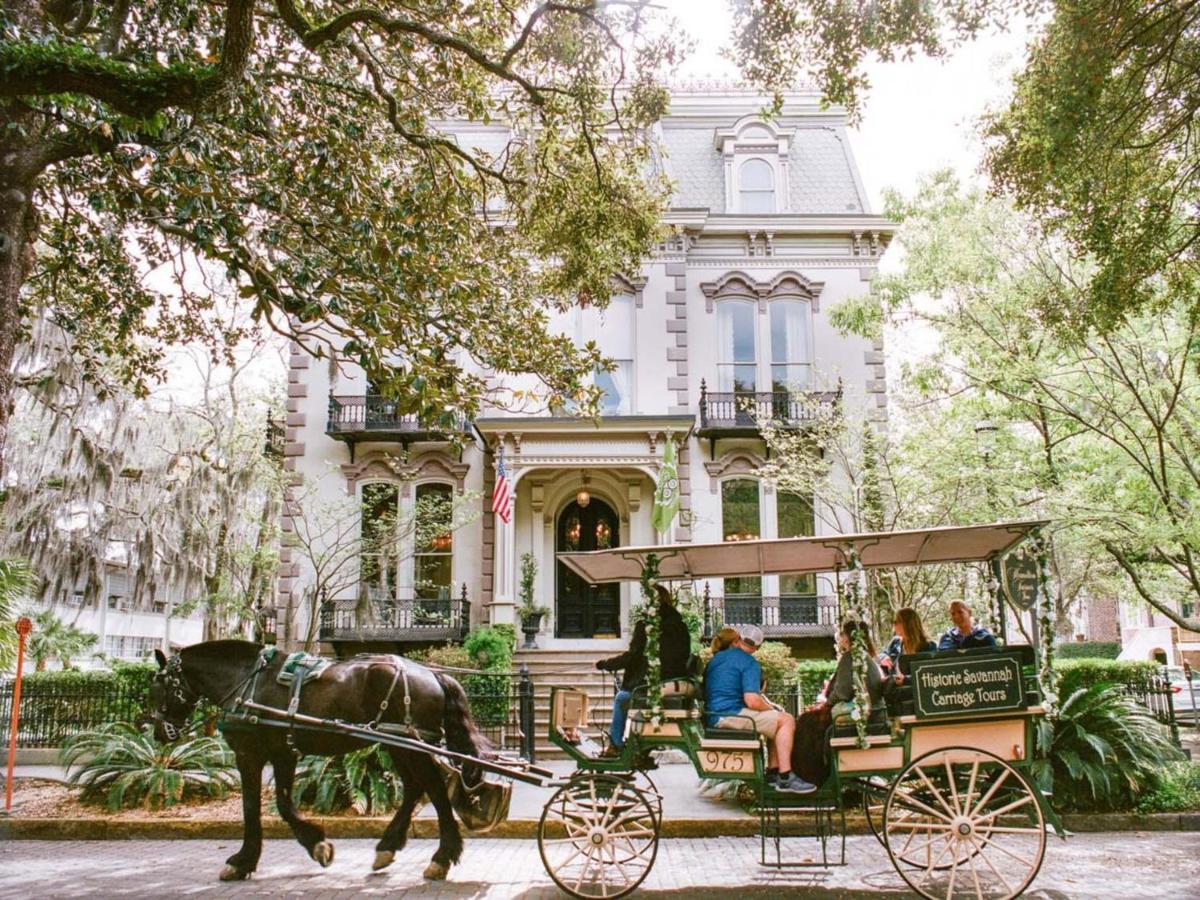Southern Charmer-Historic District Downtown-Front Porch-Walk Score 90!!-Private Parking-1 Minute To Forsyth Park Savannah Luaran gambar