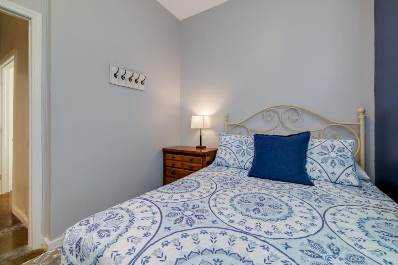 Southern Charmer-Historic District Downtown-Front Porch-Walk Score 90!!-Private Parking-1 Minute To Forsyth Park Savannah Luaran gambar