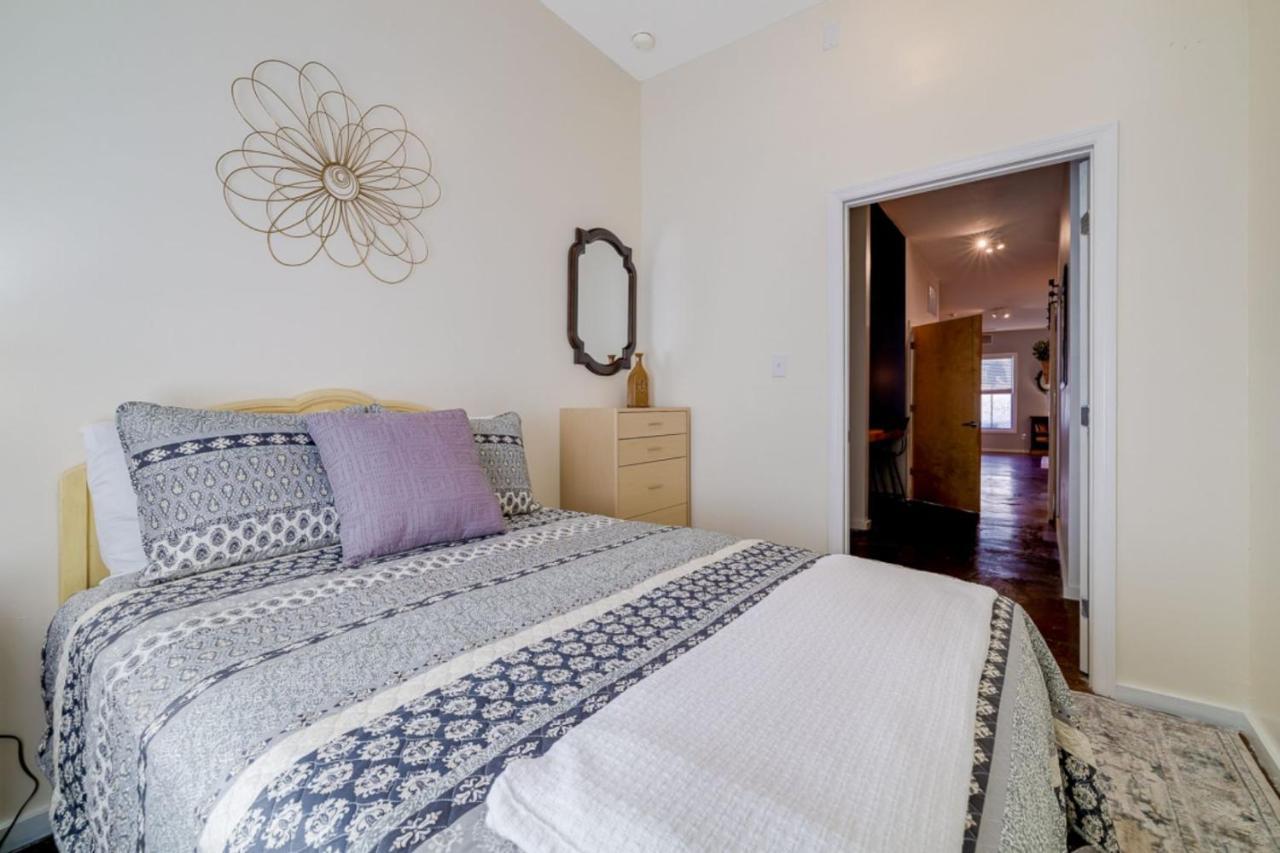Southern Charmer-Historic District Downtown-Front Porch-Walk Score 90!!-Private Parking-1 Minute To Forsyth Park Savannah Luaran gambar