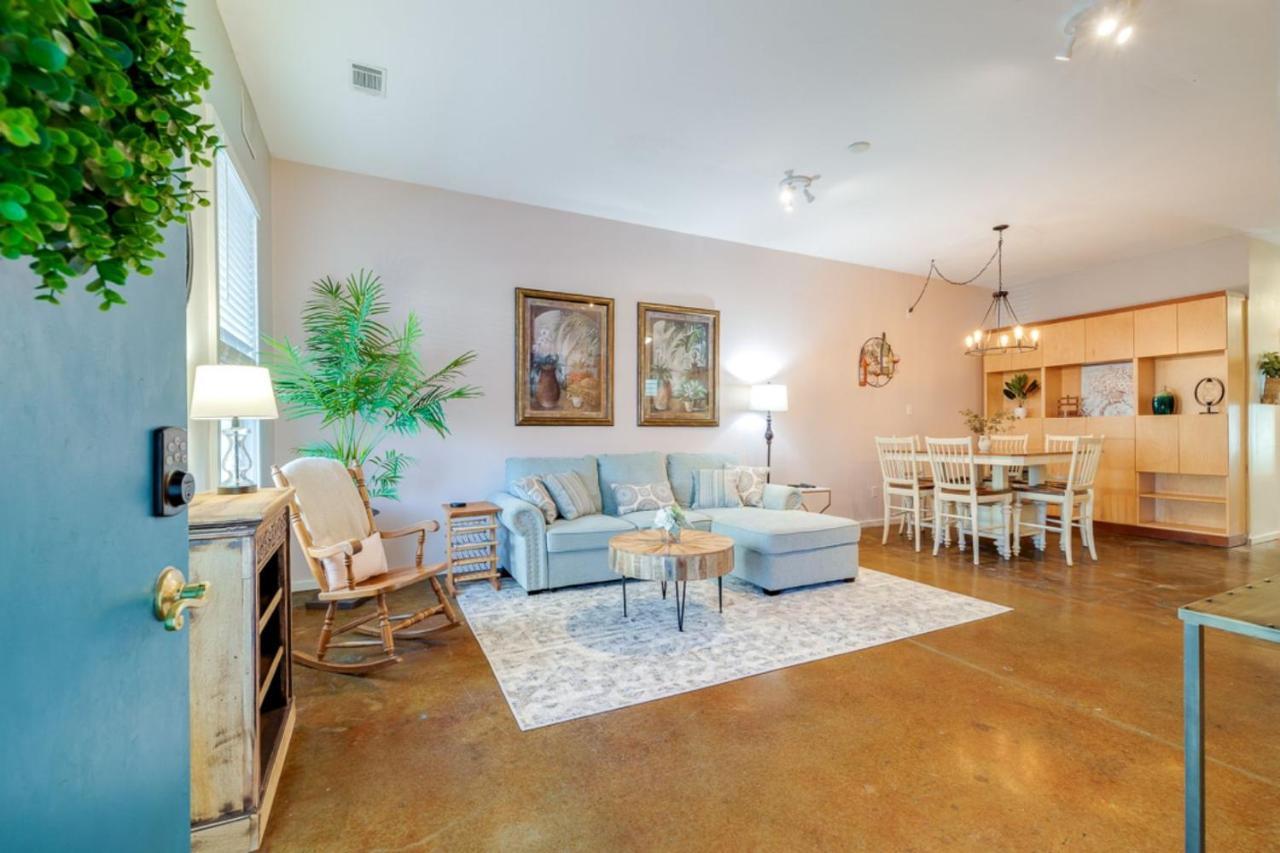 Southern Charmer-Historic District Downtown-Front Porch-Walk Score 90!!-Private Parking-1 Minute To Forsyth Park Savannah Luaran gambar