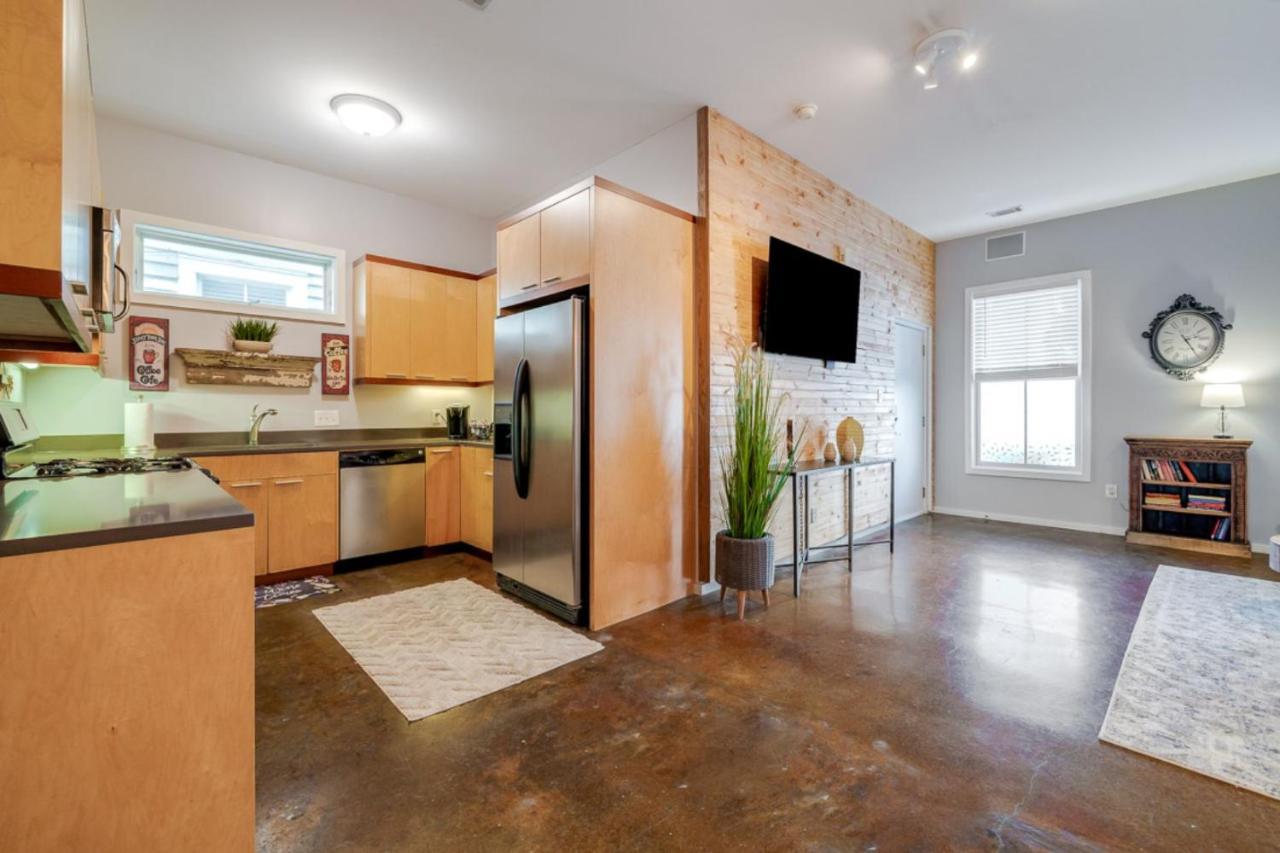 Southern Charmer-Historic District Downtown-Front Porch-Walk Score 90!!-Private Parking-1 Minute To Forsyth Park Savannah Luaran gambar