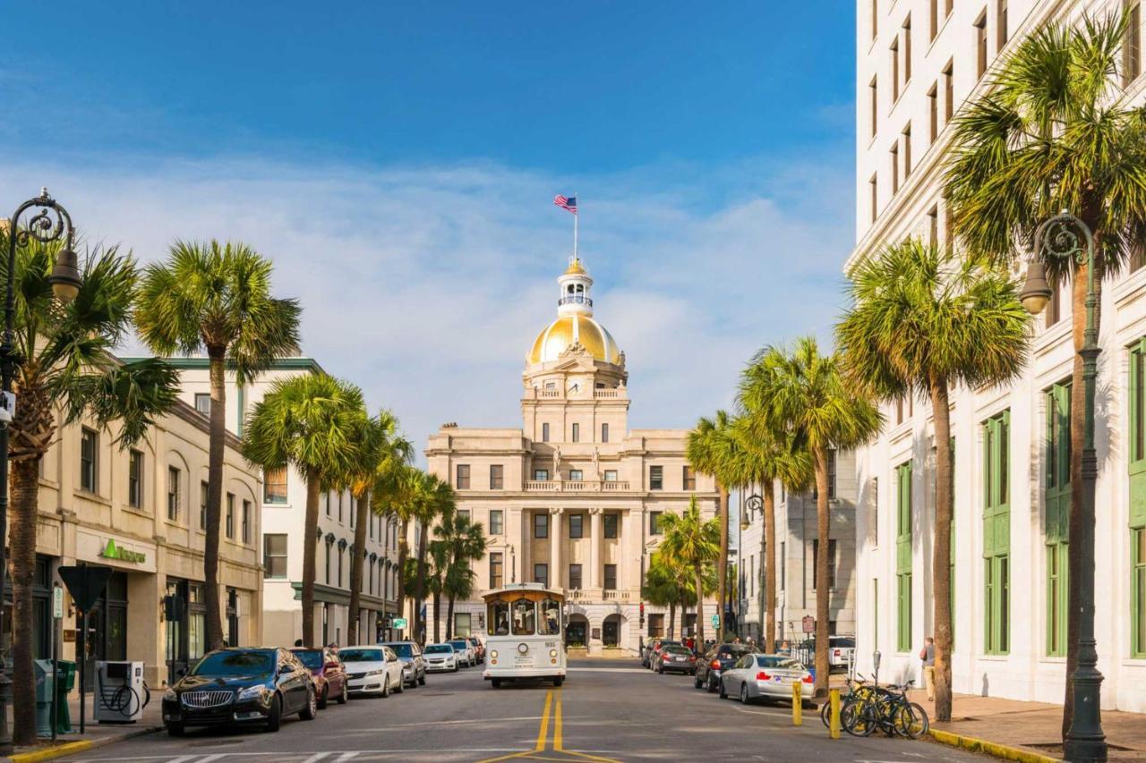 Southern Charmer-Historic District Downtown-Front Porch-Walk Score 90!!-Private Parking-1 Minute To Forsyth Park Savannah Luaran gambar