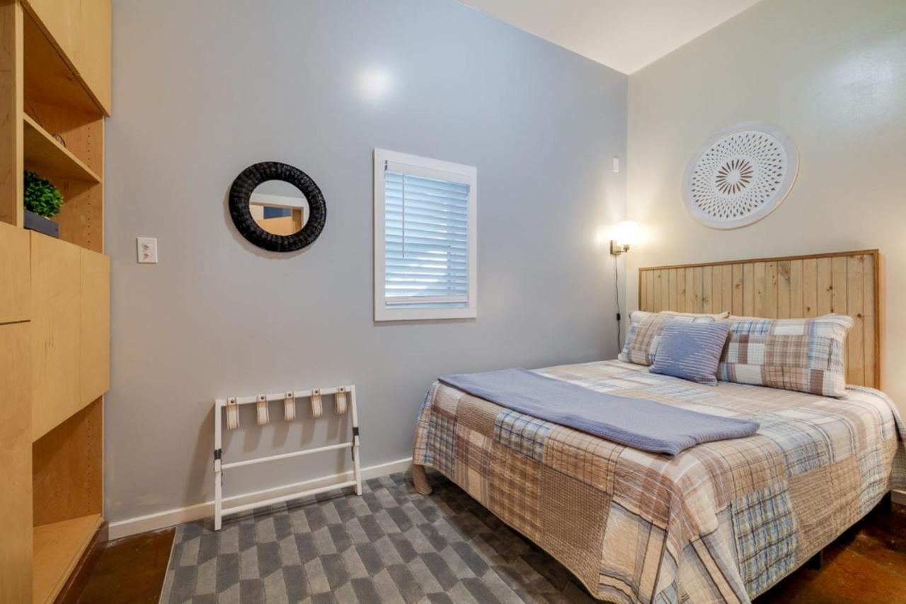 Southern Charmer-Historic District Downtown-Front Porch-Walk Score 90!!-Private Parking-1 Minute To Forsyth Park Savannah Luaran gambar