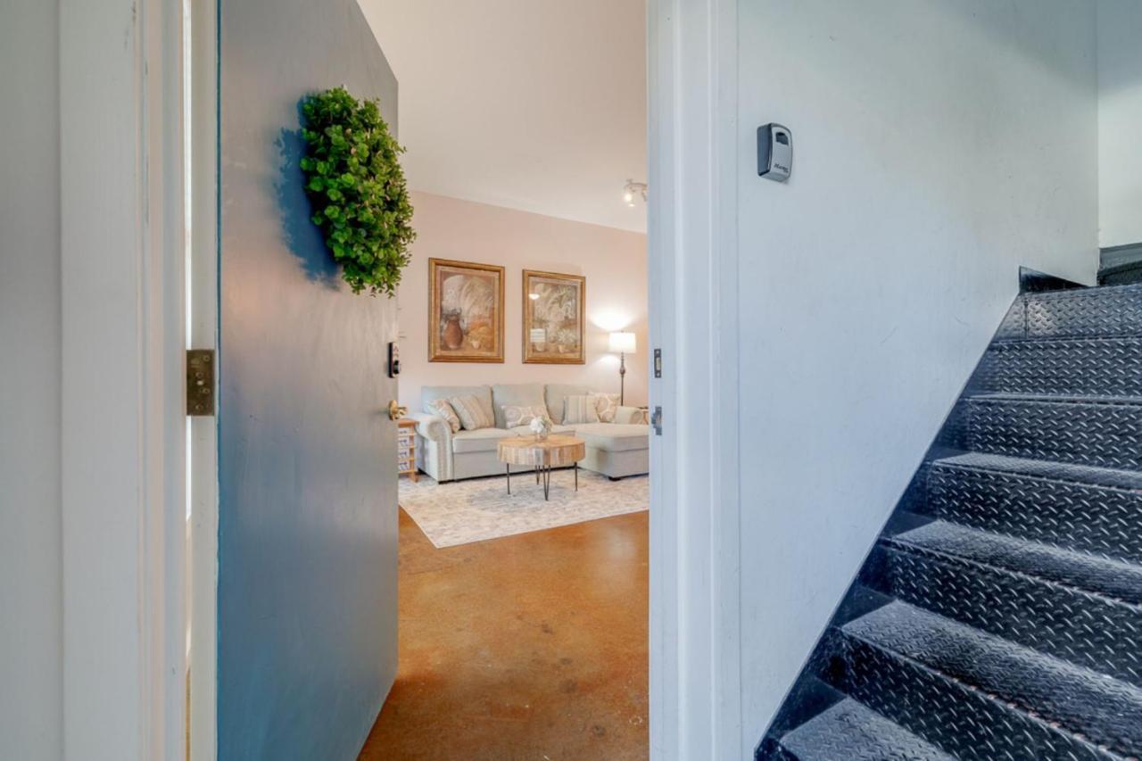 Southern Charmer-Historic District Downtown-Front Porch-Walk Score 90!!-Private Parking-1 Minute To Forsyth Park Savannah Luaran gambar