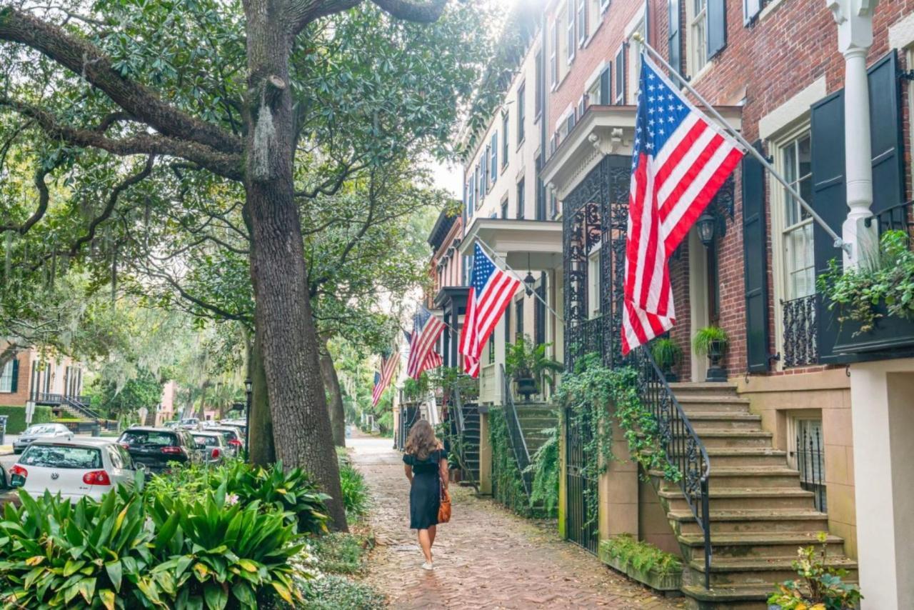 Southern Charmer-Historic District Downtown-Front Porch-Walk Score 90!!-Private Parking-1 Minute To Forsyth Park Savannah Luaran gambar