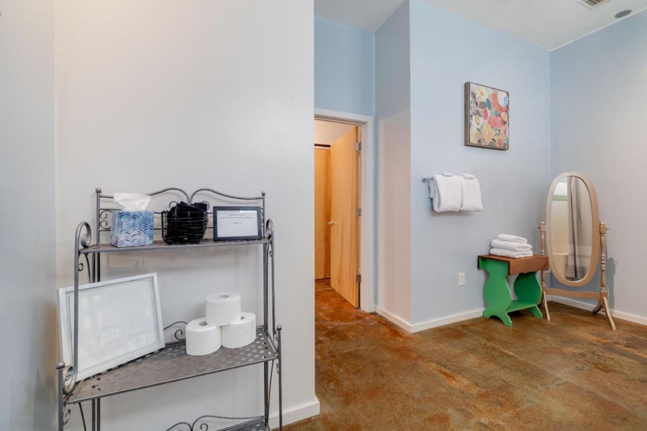 Southern Charmer-Historic District Downtown-Front Porch-Walk Score 90!!-Private Parking-1 Minute To Forsyth Park Savannah Luaran gambar