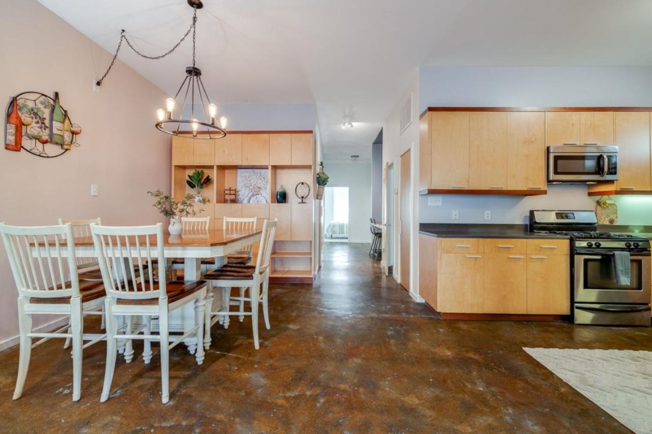 Southern Charmer-Historic District Downtown-Front Porch-Walk Score 90!!-Private Parking-1 Minute To Forsyth Park Savannah Luaran gambar