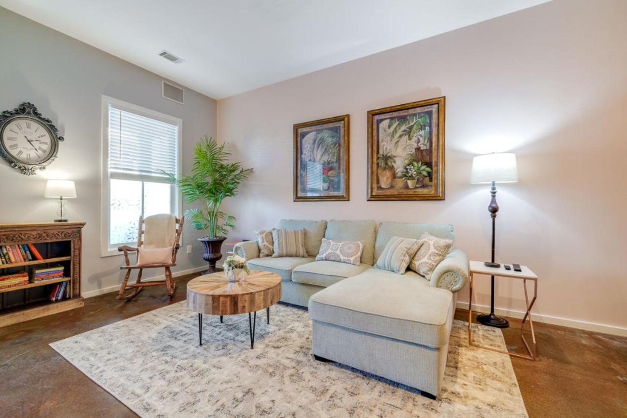 Southern Charmer-Historic District Downtown-Front Porch-Walk Score 90!!-Private Parking-1 Minute To Forsyth Park Savannah Luaran gambar