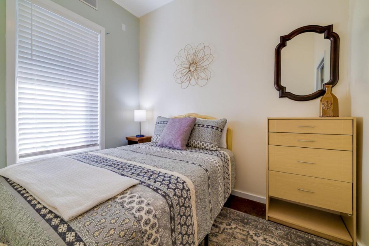 Southern Charmer-Historic District Downtown-Front Porch-Walk Score 90!!-Private Parking-1 Minute To Forsyth Park Savannah Luaran gambar