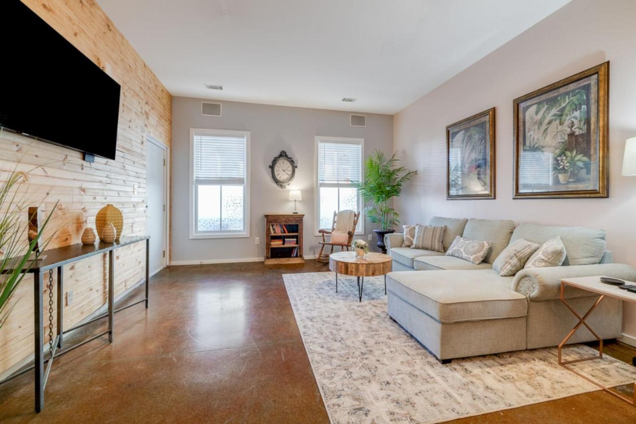Southern Charmer-Historic District Downtown-Front Porch-Walk Score 90!!-Private Parking-1 Minute To Forsyth Park Savannah Luaran gambar