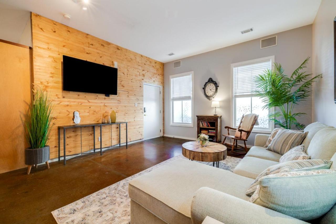 Southern Charmer-Historic District Downtown-Front Porch-Walk Score 90!!-Private Parking-1 Minute To Forsyth Park Savannah Luaran gambar
