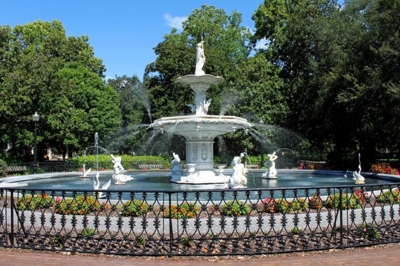 Southern Charmer-Historic District Downtown-Front Porch-Walk Score 90!!-Private Parking-1 Minute To Forsyth Park Savannah Luaran gambar